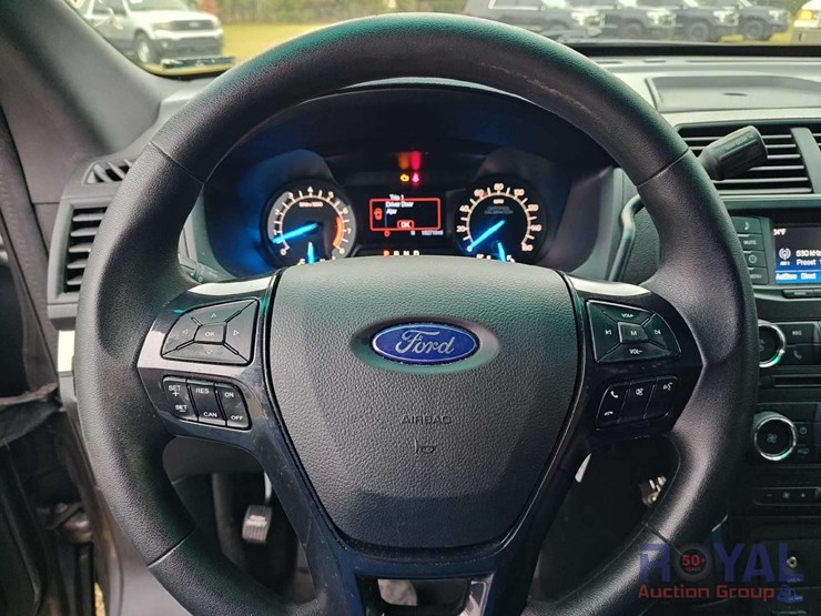 2016-ford-explorer-image-14
