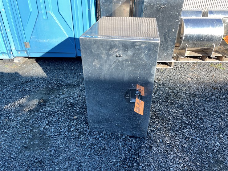 #5690-•-chandler-truck-mount-toolbox-image-1