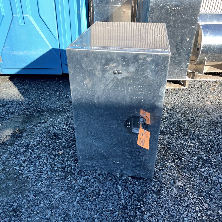 #5690 • Chandler Truck Mount Toolbox