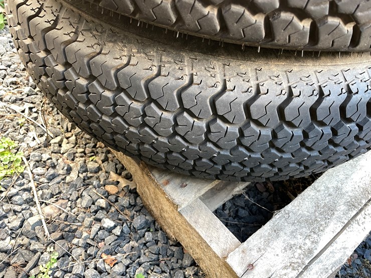 #5705-•-(2)-st205/75d15-tires-on-5-bolt-rims-image-8