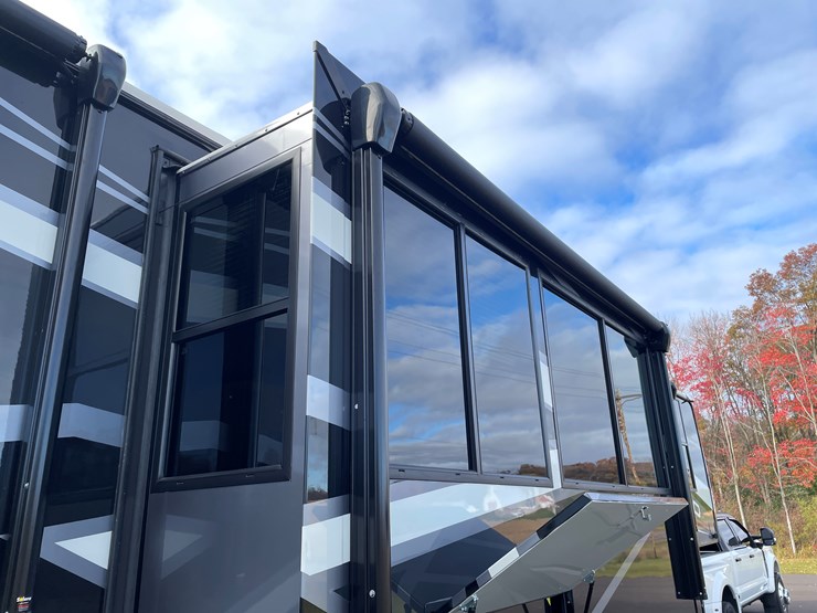 #4502-•-2025-forest-river-xlr-nitro-lux-toy-hauler-(wi-title)-image-50