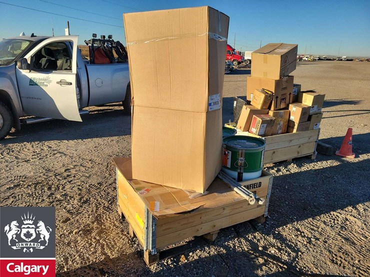 pallet-of-boxes-with-parts-with-2-drums-castrol-optipit-image-13