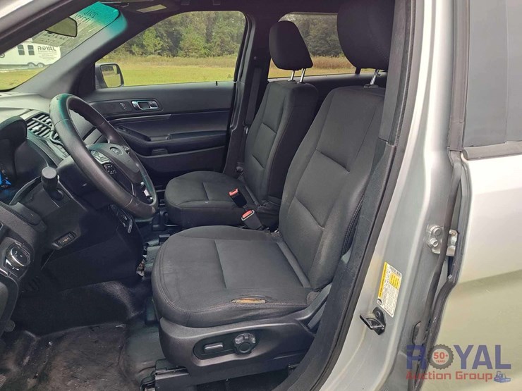 2016-ford-explorer-image-15