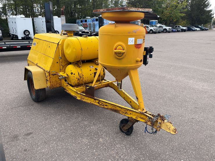 #4514-•-ingersoll-rand-gyro-flo-160cfm-portable-air-compressor-sand-blaster-image-3