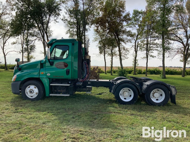 2016-freightliner-cascadia-125-image-8