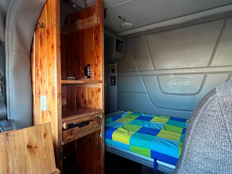 2014-peterbilt-579-image-17