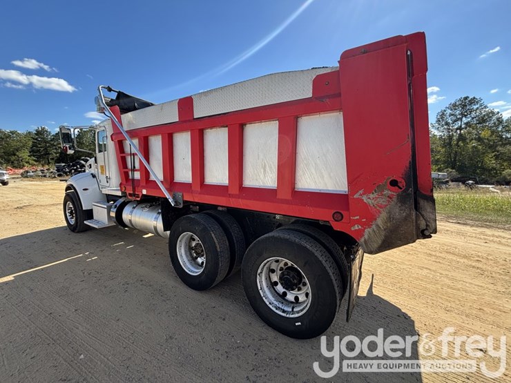 2020-peterbilt-348-image-3