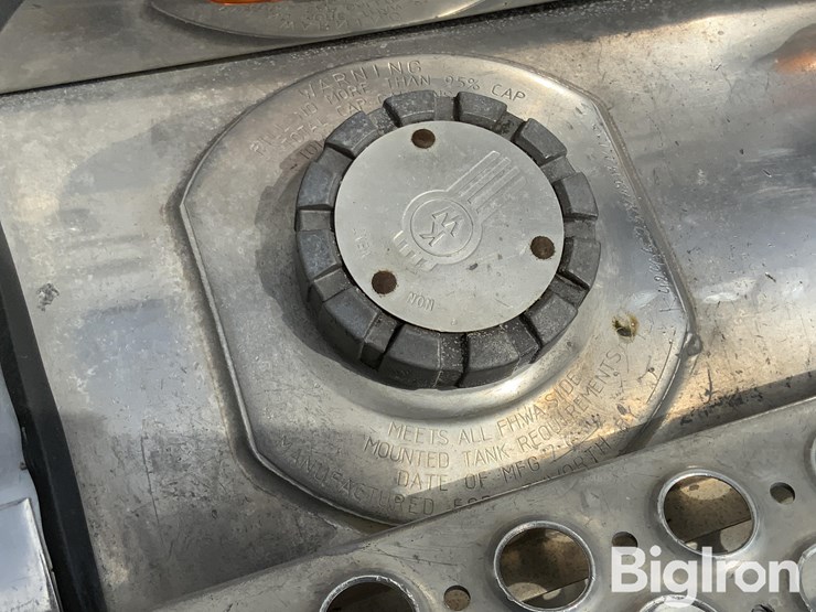 2005-kenworth-w900-image-16