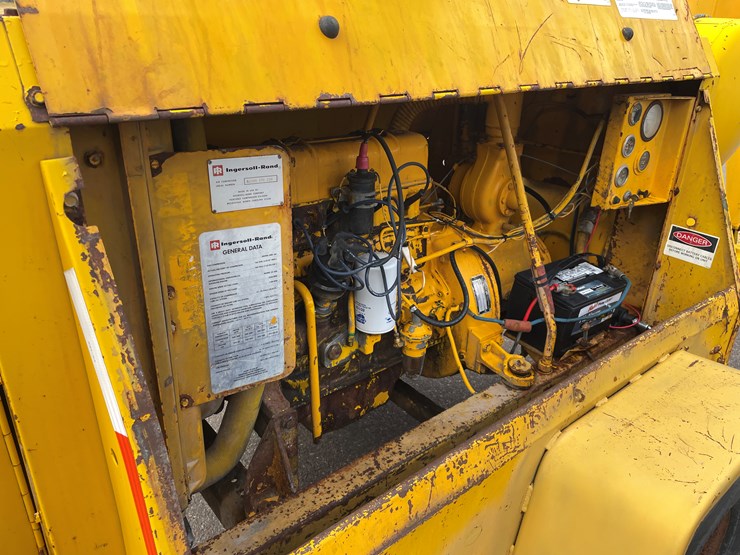 #4514-•-ingersoll-rand-gyro-flo-160cfm-portable-air-compressor-sand-blaster-image-24