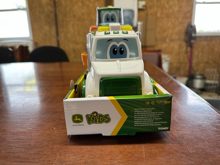 #90c-•-kids-farming-friends-hauling-set-image-3