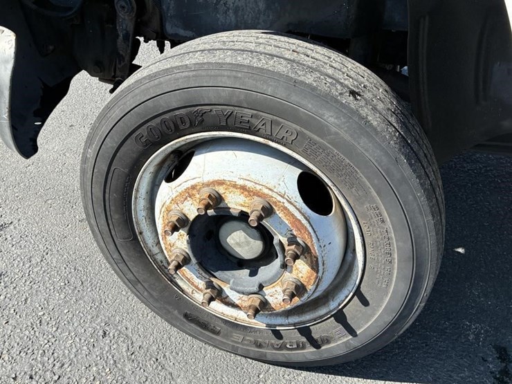 2005-chevrolet-c4500-stakebed-truck-image-9