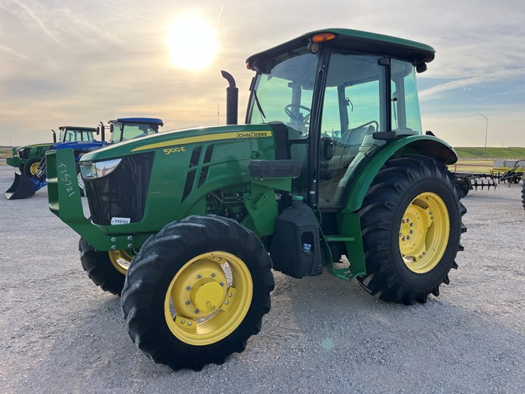 2018-john-deere-5100e-image-1