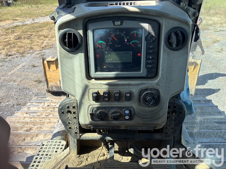 2013-caterpillar-d6n-lgp-image-10