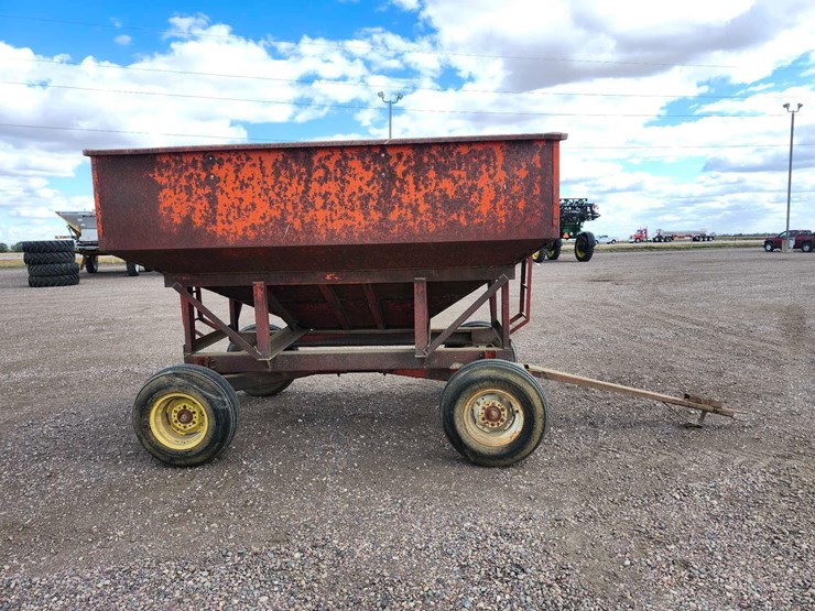 kory-farm-equipment-gravity-wagon-image-3
