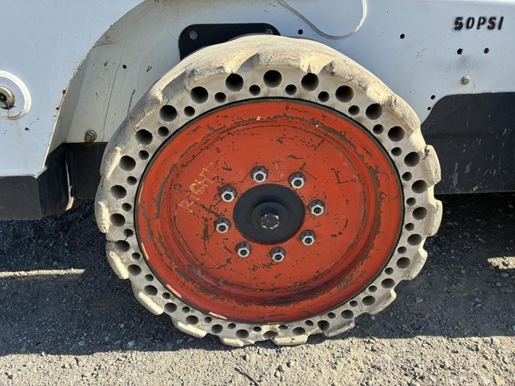 2021-bobcat-s590-image-10