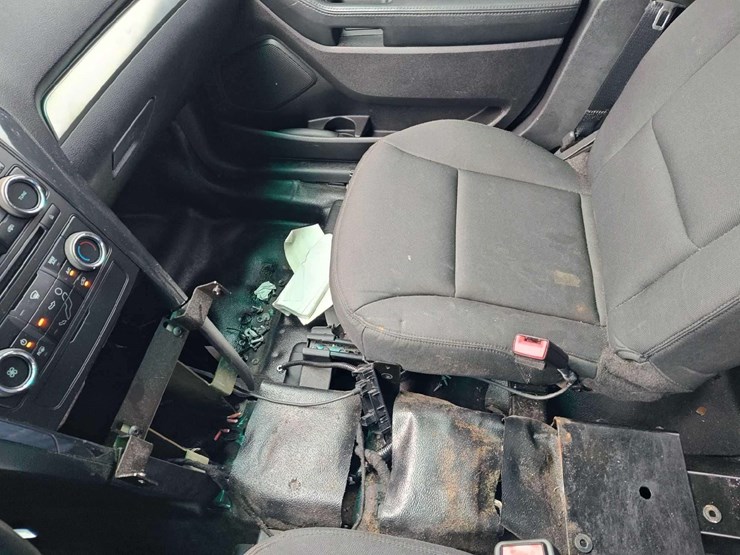 2017-ford-explorer-image-37