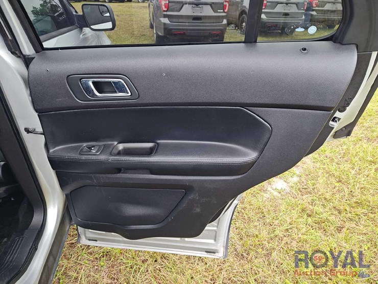 2016-ford-explorer-image-19