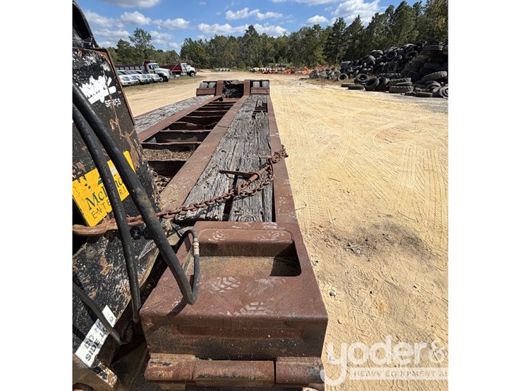 trailking-advantage-series-tri-axle-lowboy-image-19