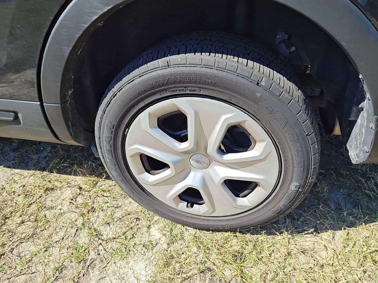 2016-ford-explorer-image-33