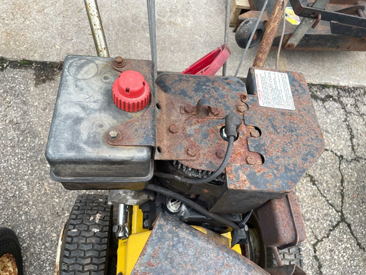 #14035-•-(2)-bolens-24"-snow-blower-(o4)-image-16