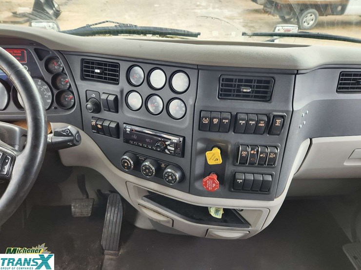 2019-peterbilt-579-image-31