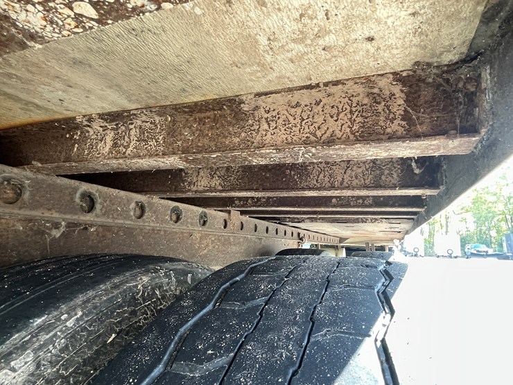 1996-utility-53'-image-49