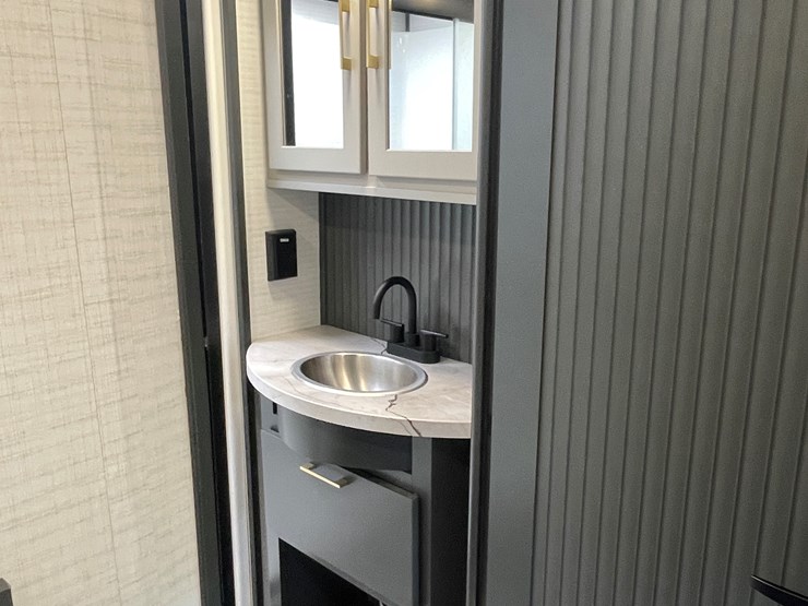 #4502-•-2025-forest-river-xlr-nitro-lux-toy-hauler-(wi-title)-image-62