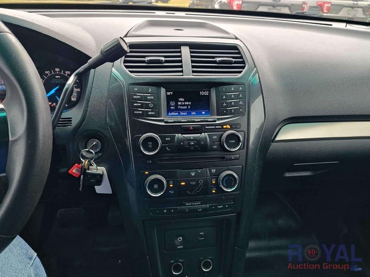 2016-ford-explorer-image-11