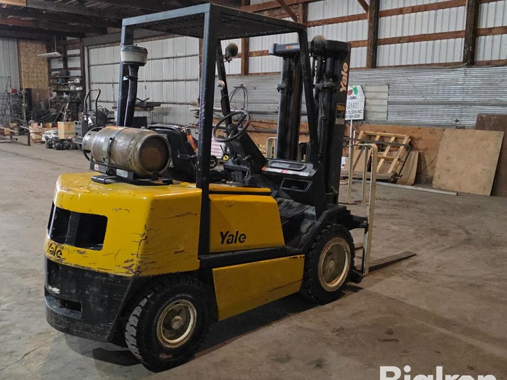 yale-glp060tgnuae087-industrial-forklift-image-5