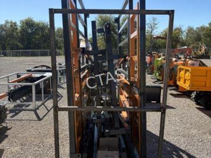 #72-•-10'-cattle-work-chute---model:-lhr-csc10-image-3