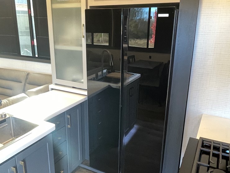 #4502-•-2025-forest-river-xlr-nitro-lux-toy-hauler-(wi-title)-image-73