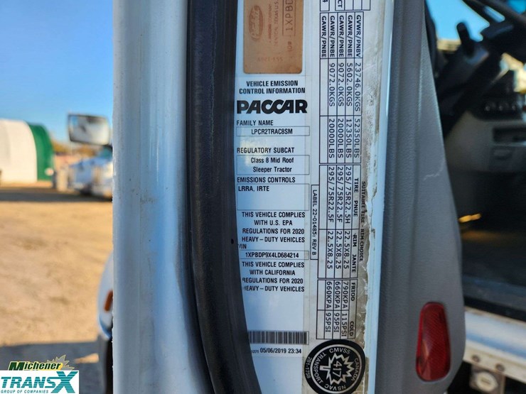 2020-peterbilt-579-image-30