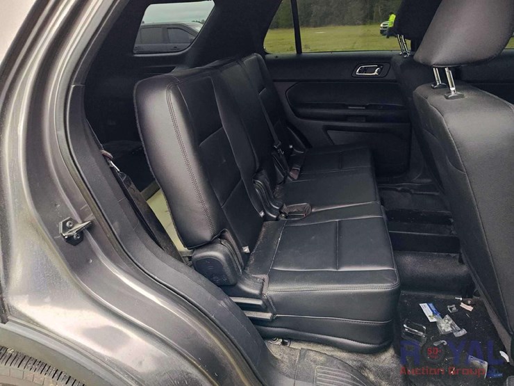 2016-ford-explorer-image-27