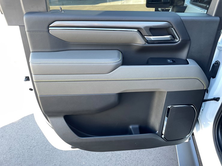 2025-chevrolet-silverado-image-49