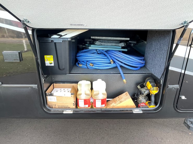 #4502-•-2025-forest-river-xlr-nitro-lux-toy-hauler-(wi-title)-image-81