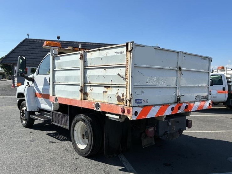 2005-chevrolet-c4500-stakebed-truck-image-4