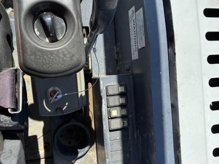 2016-takeuchi-tb230-image-24