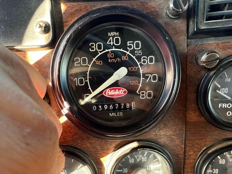 1996-peterbilt-378-image-26
