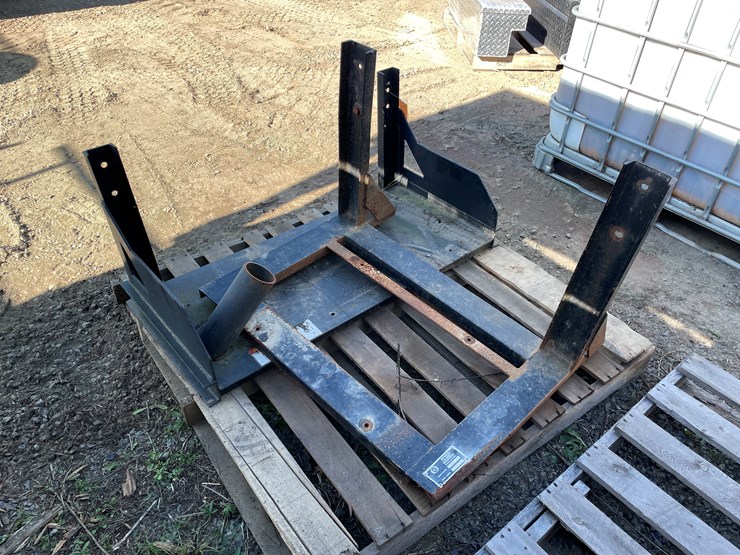 #5724-•-(2)-toolbox-mouting-brackets-image-2