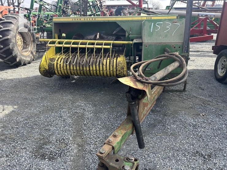 john-deere-336-image-4