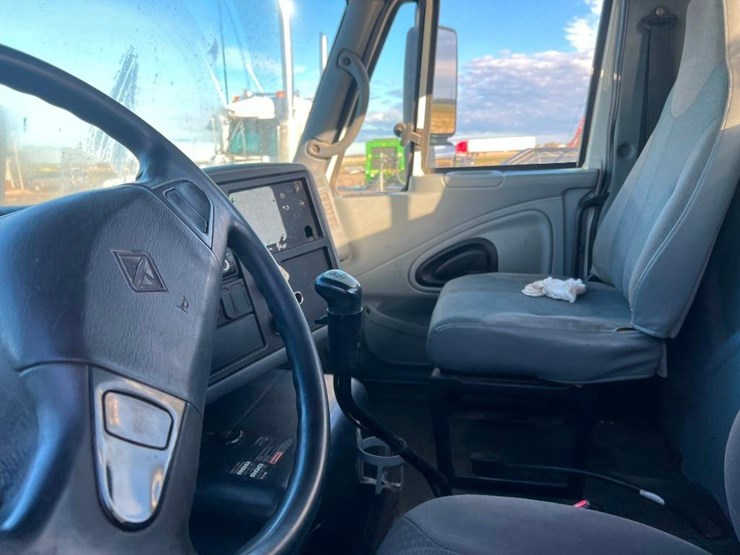 2004-international-8600-image-13