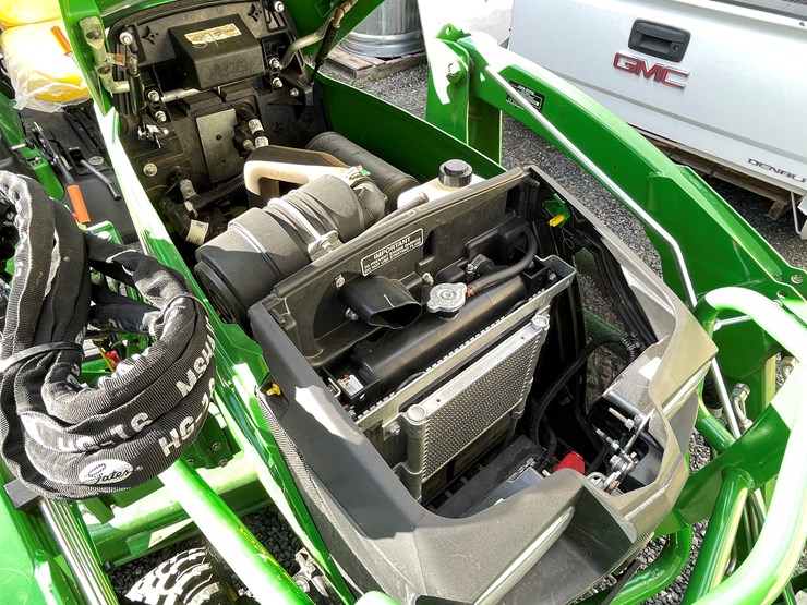 2024-john-deere-1025r-image-43