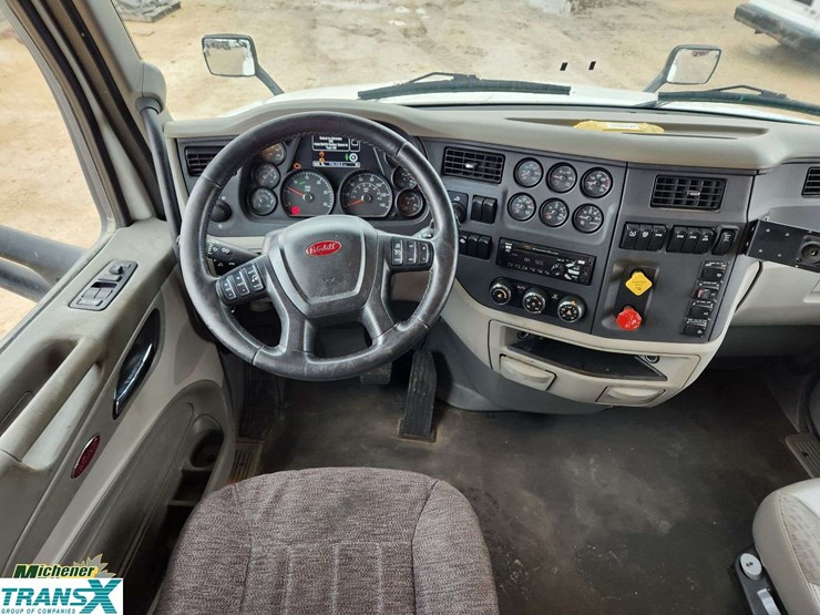 2018-peterbilt-579-image-32