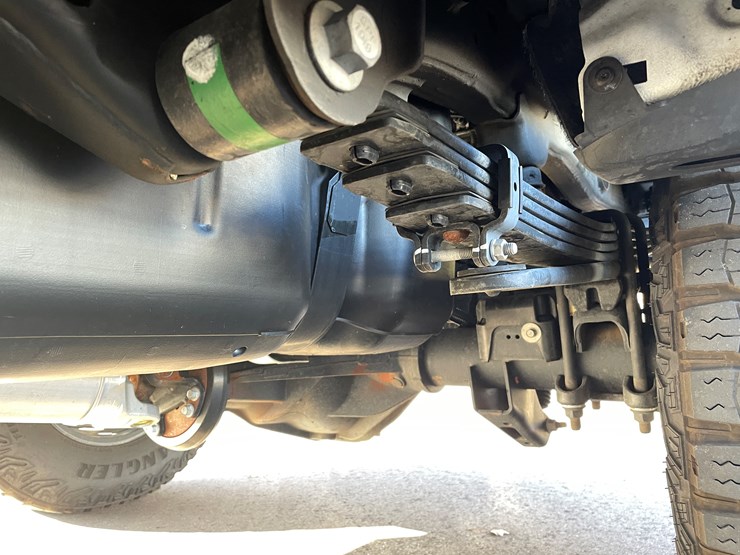 2025-chevrolet-silverado-image-30