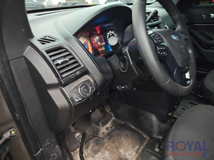 2016-ford-explorer-image-13