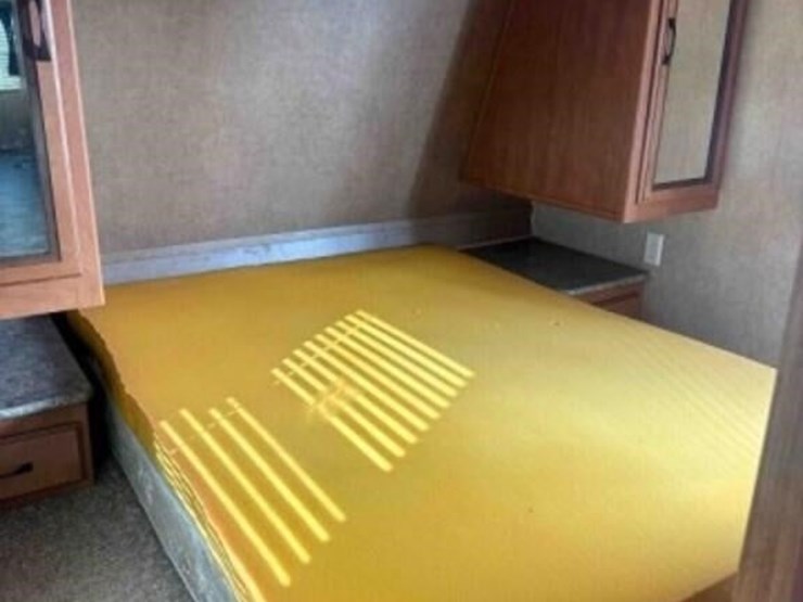 2014-palomino-travel-trailer-image-8