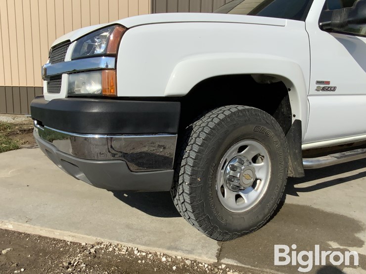 2004-chevrolet-silverado-image-12