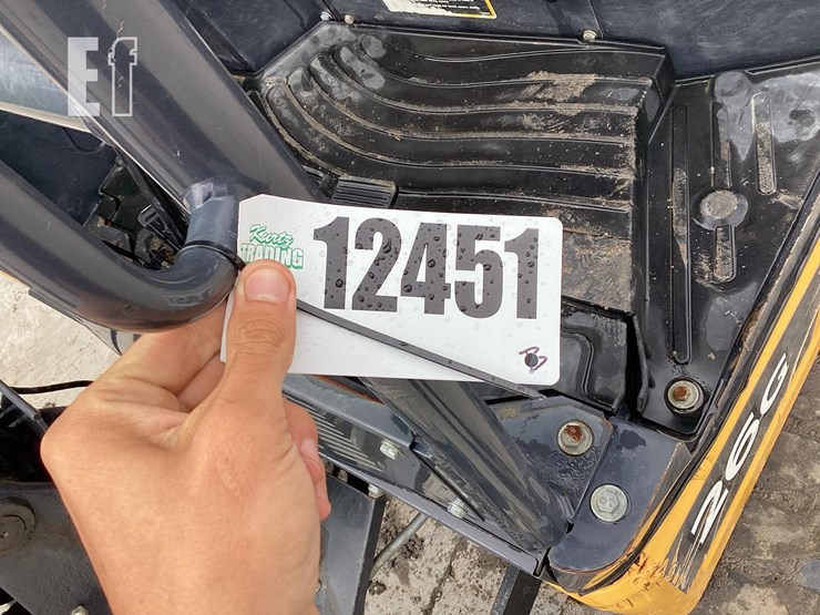 2021-deere-26g-image-22