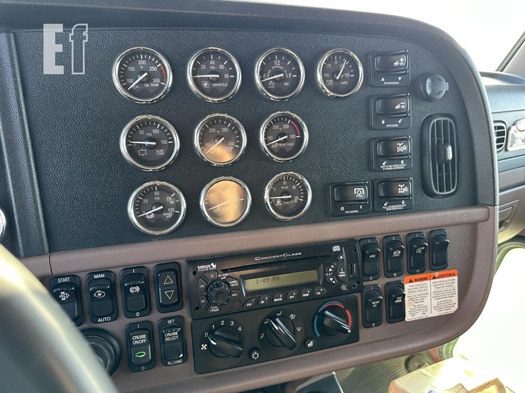 2014-peterbilt-386-image-24