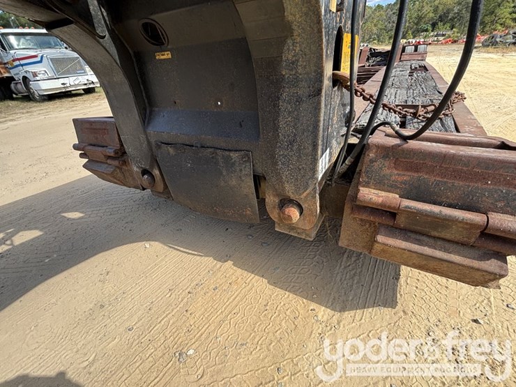 trailking-advantage-series-tri-axle-lowboy-image-20